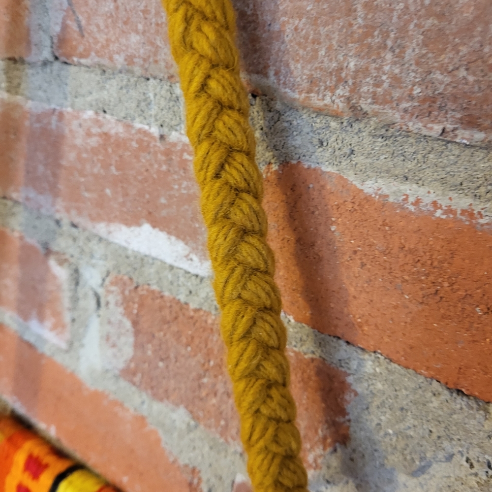Bright woven hobo bag - Picture 7 of 7